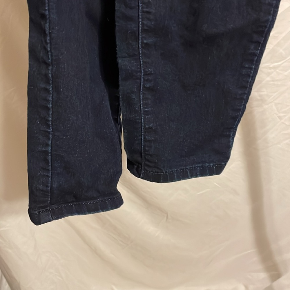 Guess - Picture 4 of 7